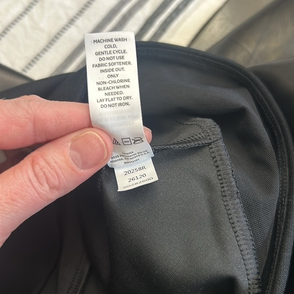 SPANX Faux Leather Leggings Black Gold Shapewear Pants Size Small - Picture 8 of 8